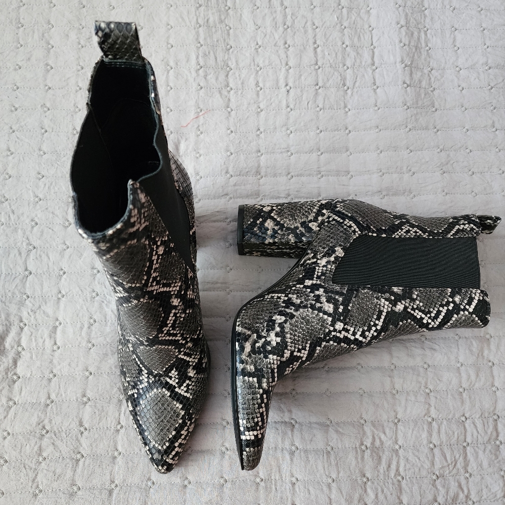 NWOT Steve Madden Boots